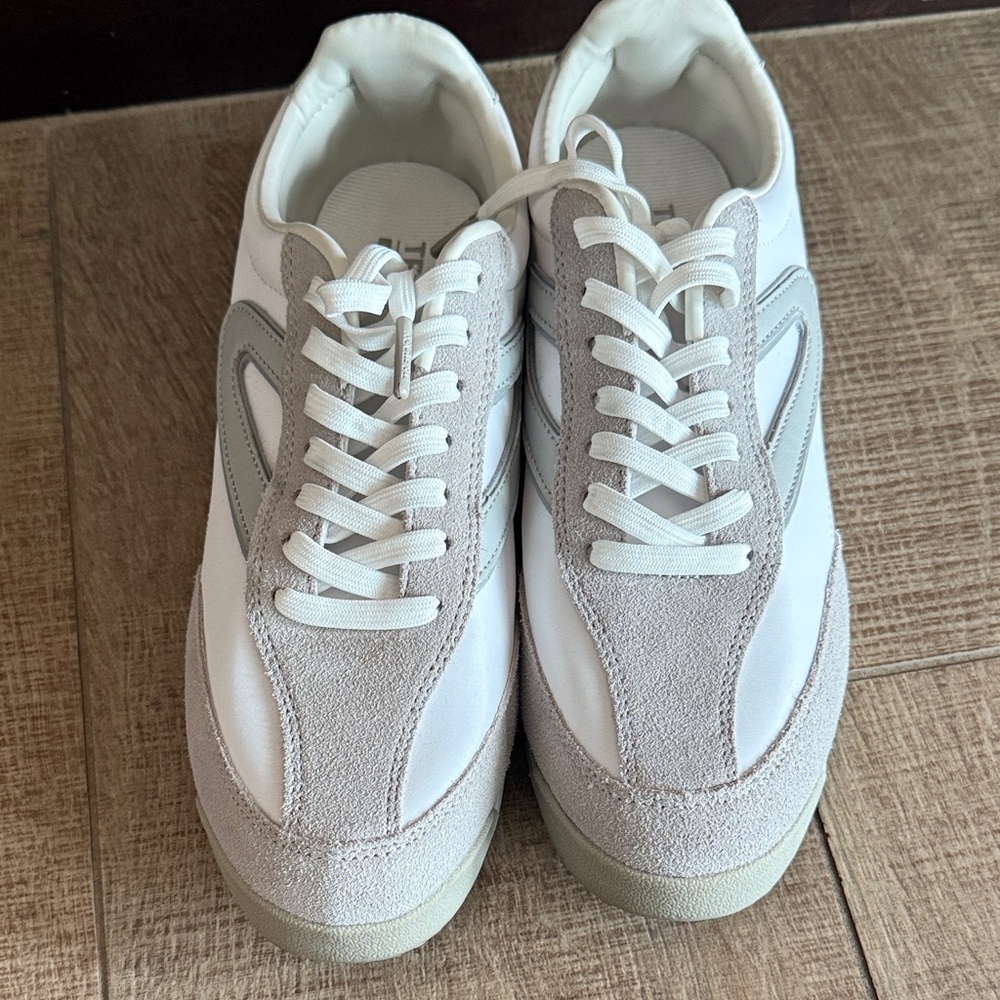 Stylish women’s Tretorn White and Gray Sneakers size 8.5 - Picture 2 of 5